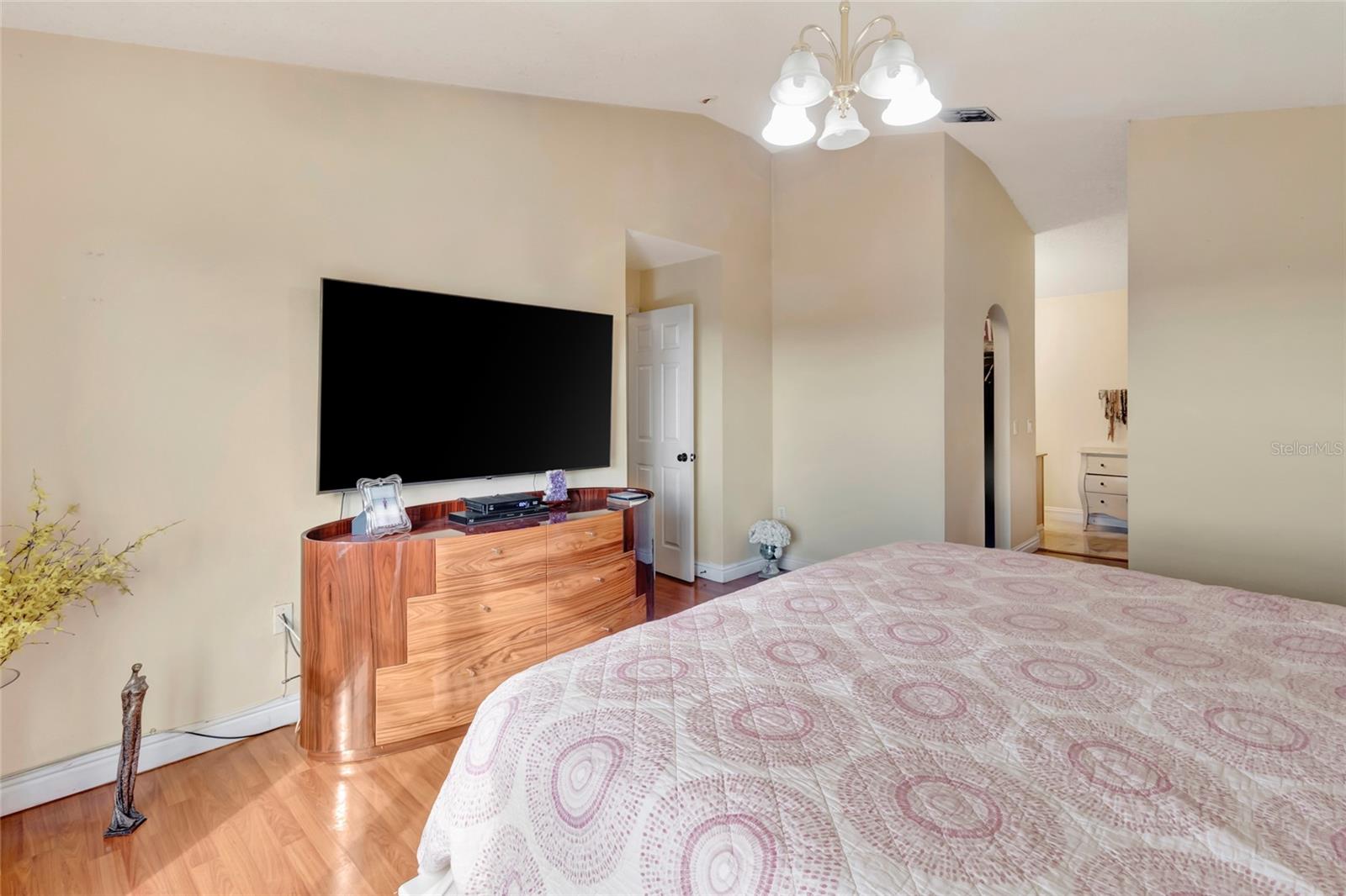 Image 23 of 52 For 16122 Denham Court