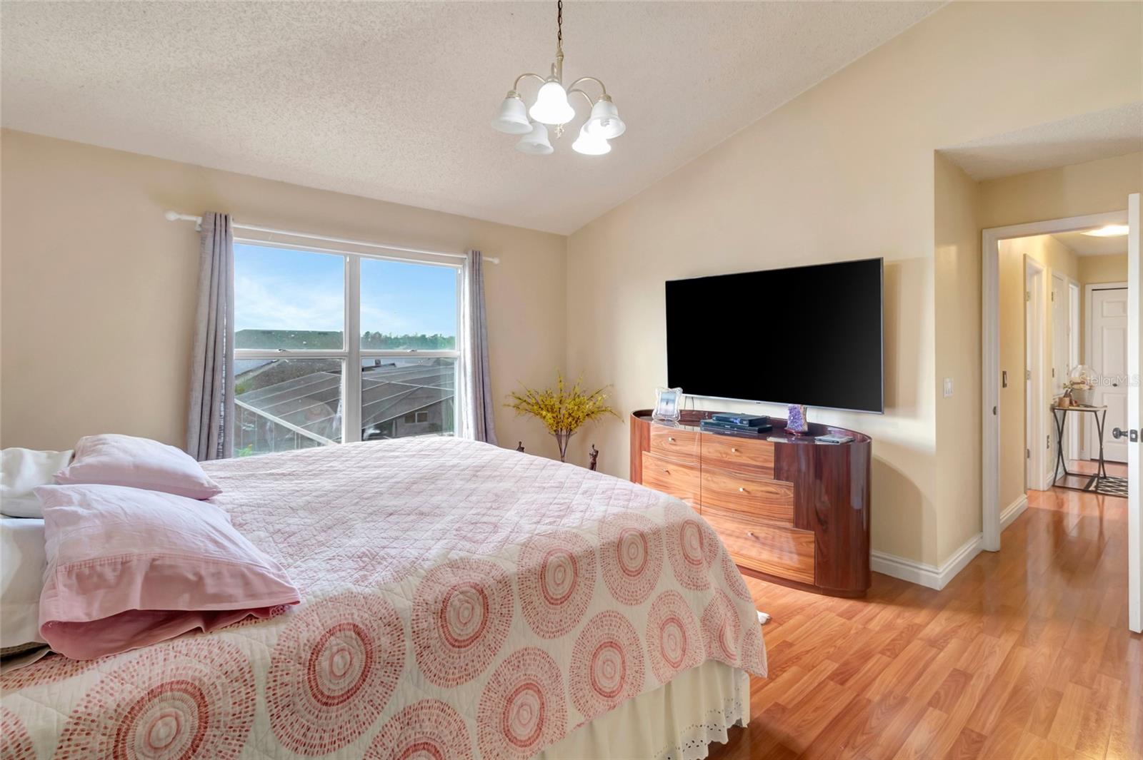 Image 24 of 52 For 16122 Denham Court