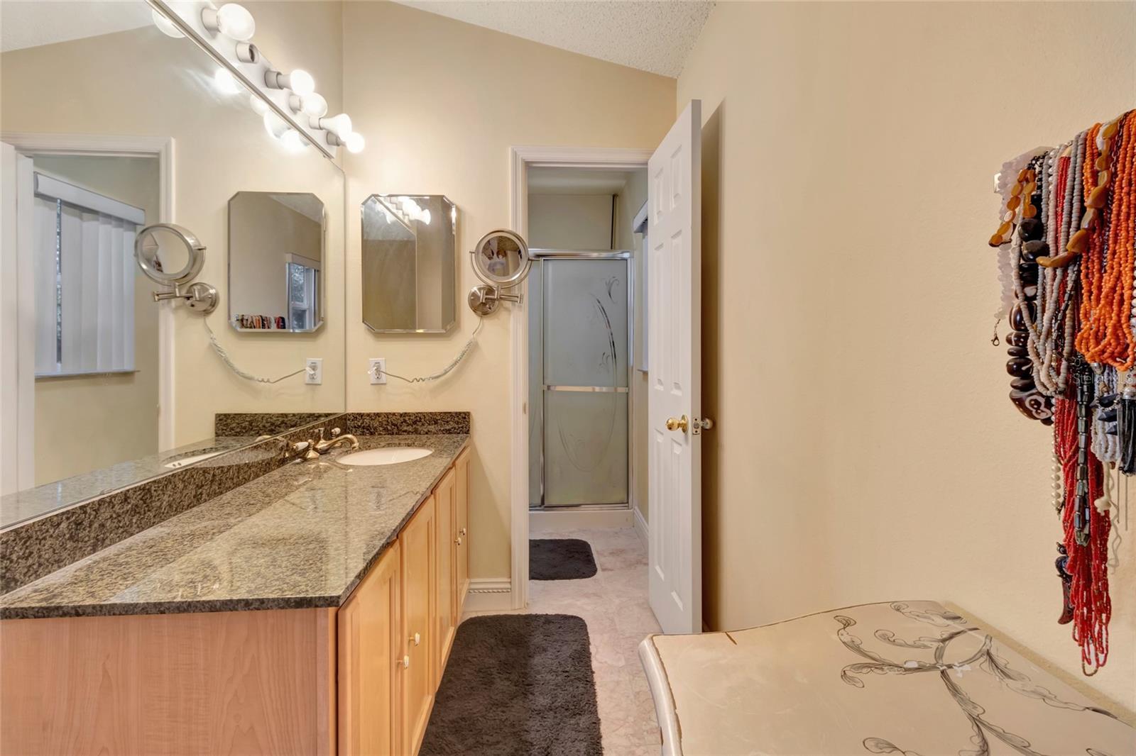 Image 26 of 52 For 16122 Denham Court