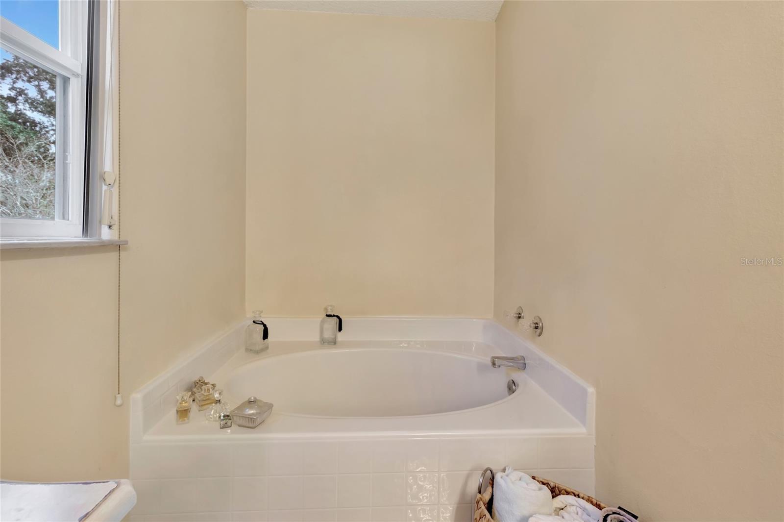 Image 28 of 52 For 16122 Denham Court