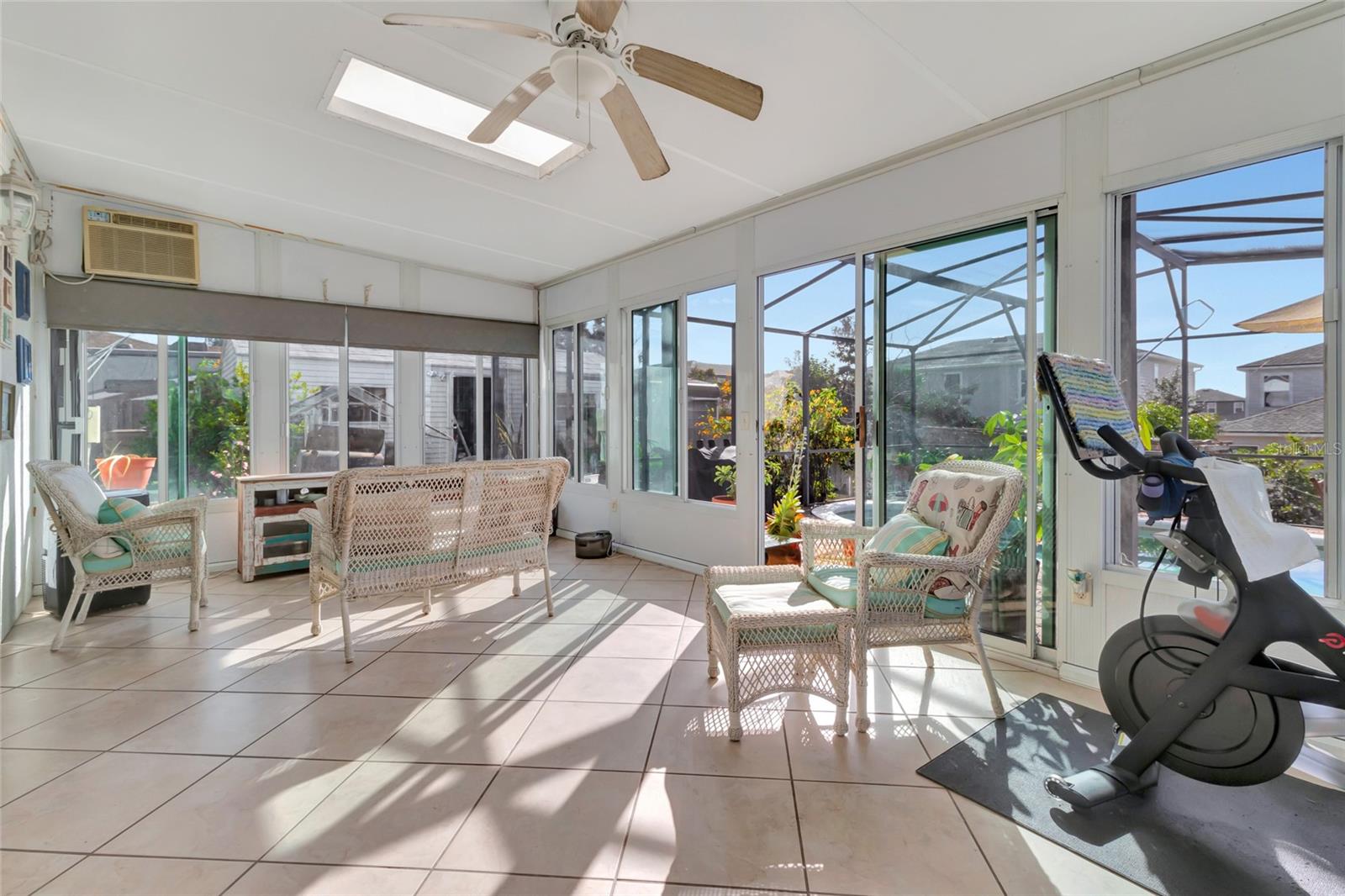 Image 31 of 52 For 16122 Denham Court