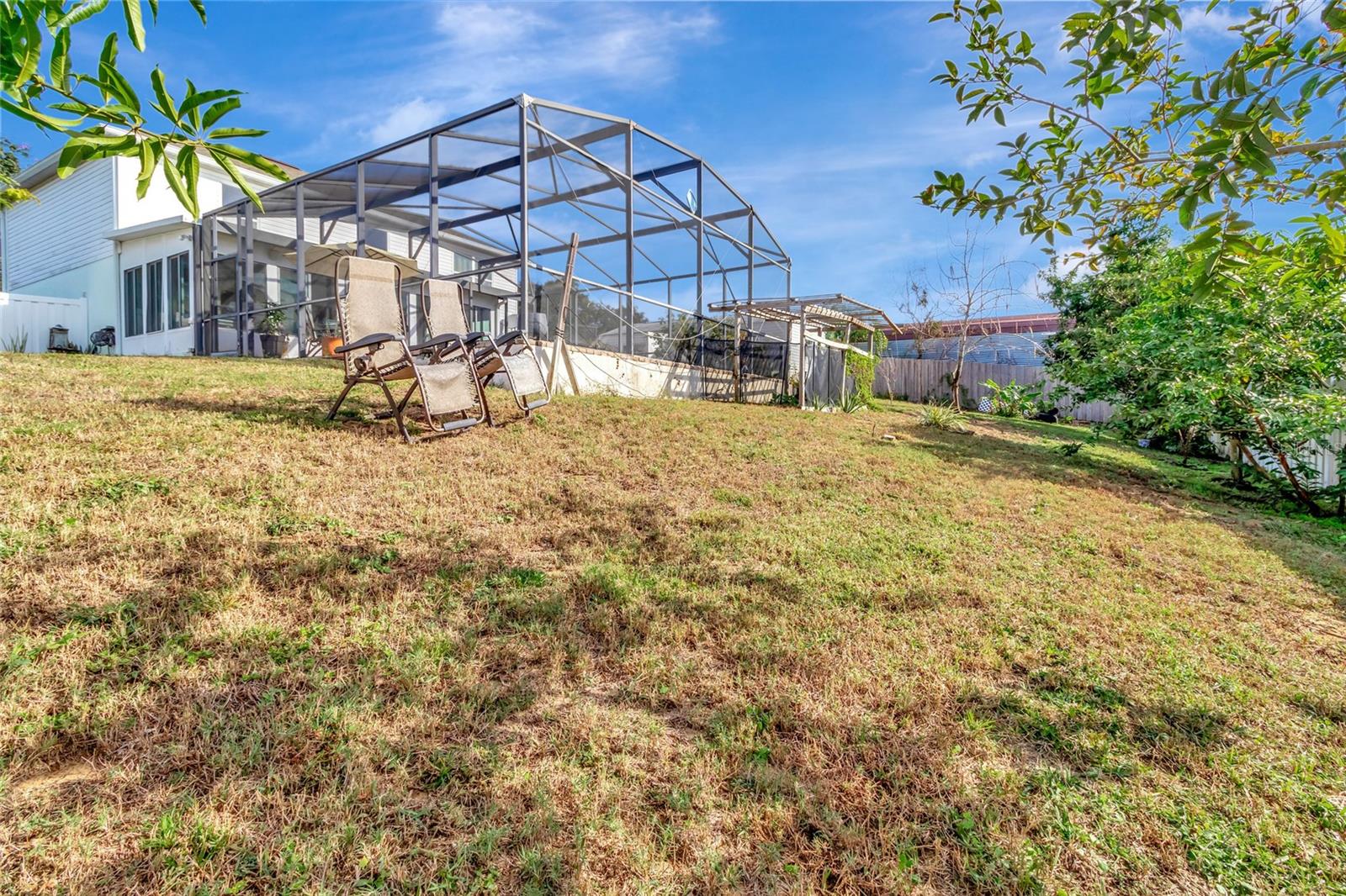 Image 35 of 52 For 16122 Denham Court