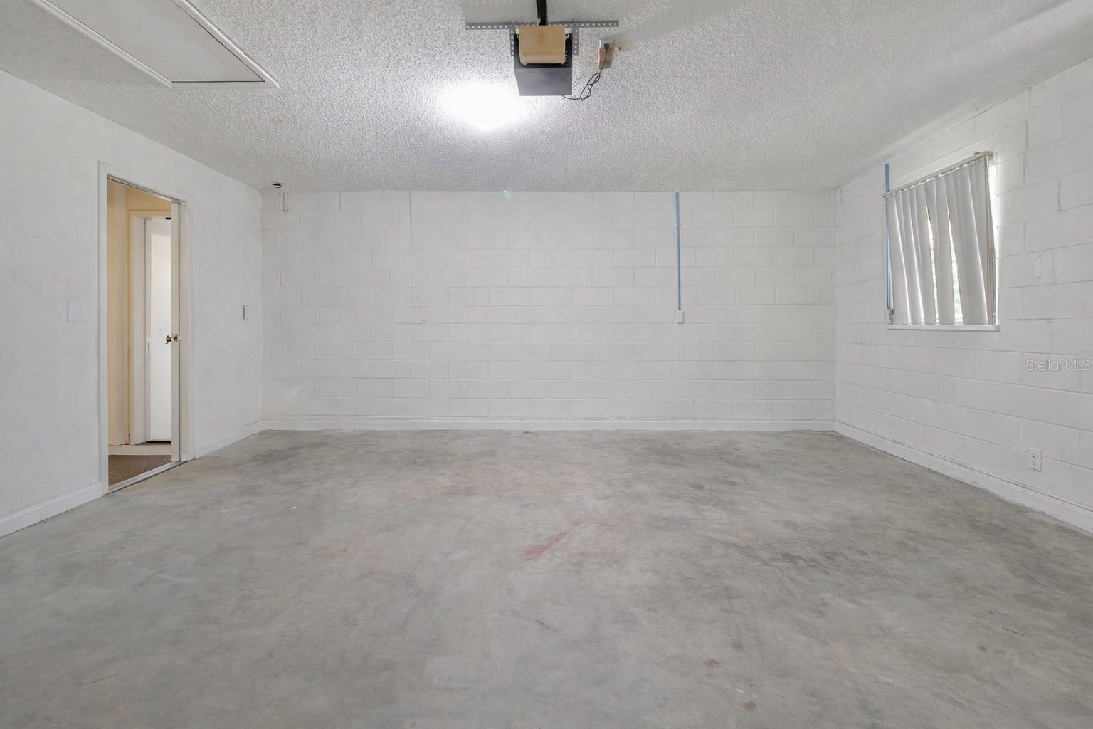 Image 39 of 52 For 16122 Denham Court