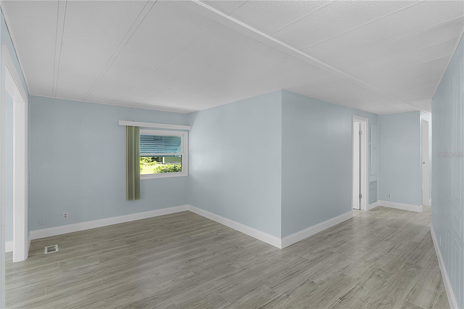 Image 17 of 36 For 354 Ivanhoe Circle