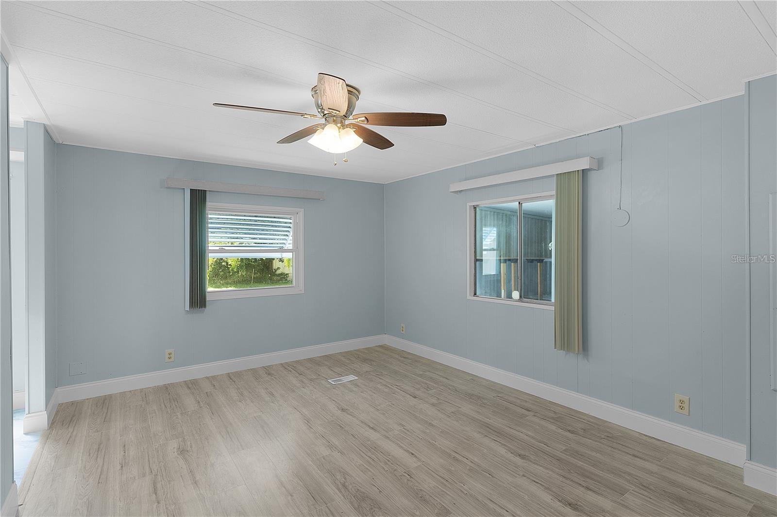 Image 19 of 36 For 354 Ivanhoe Circle