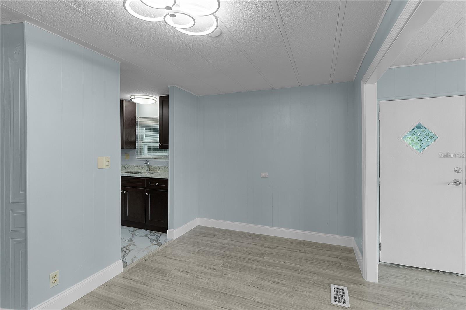 Image 23 of 36 For 354 Ivanhoe Circle