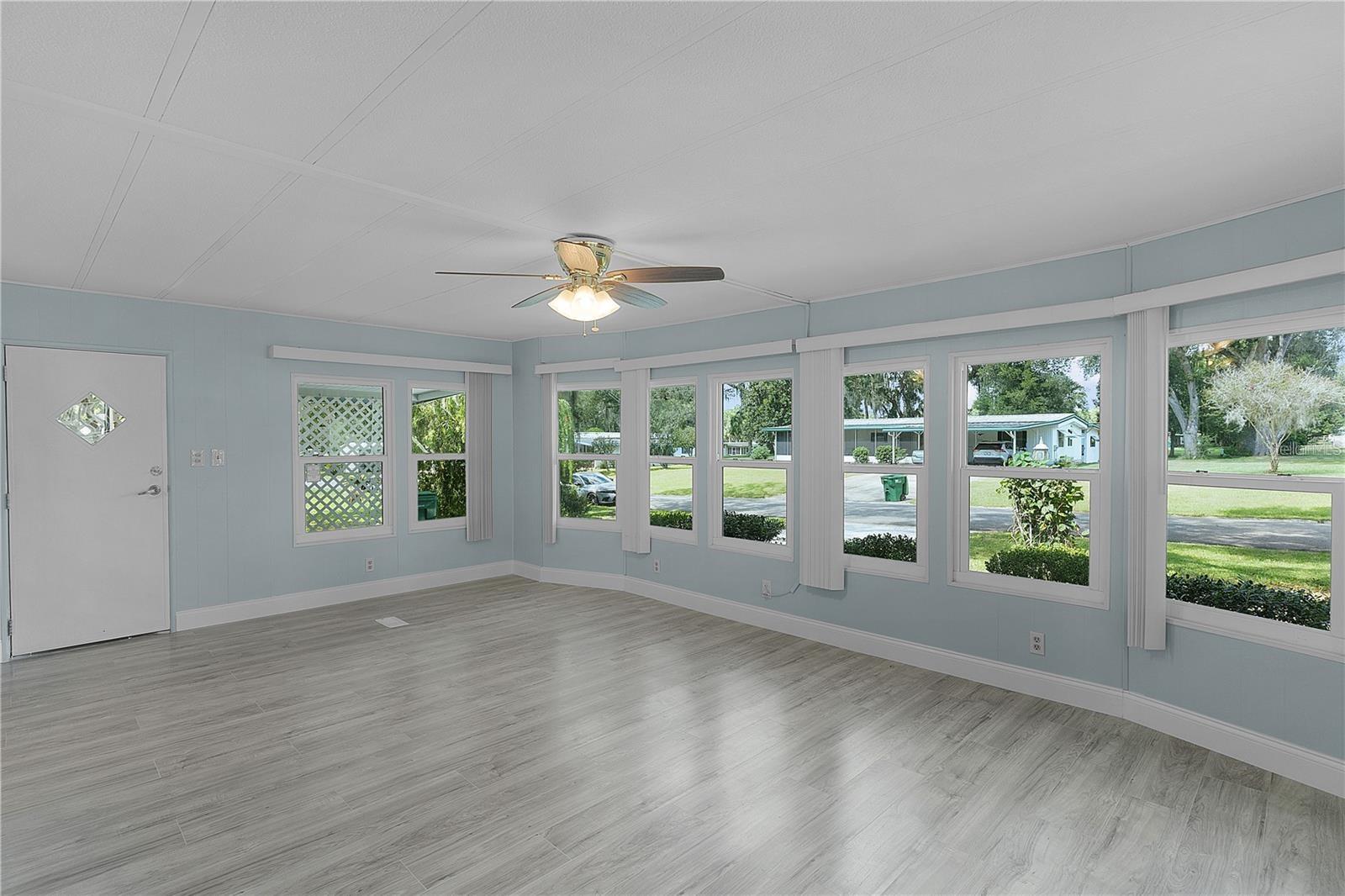 Image 25 of 36 For 354 Ivanhoe Circle