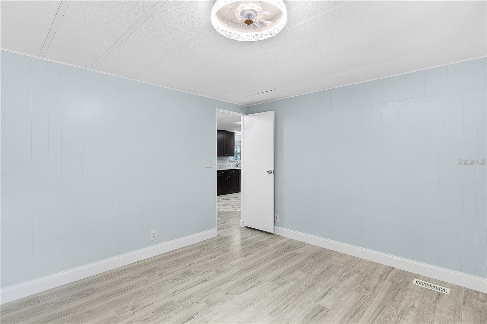 Image 9 of 36 For 354 Ivanhoe Circle