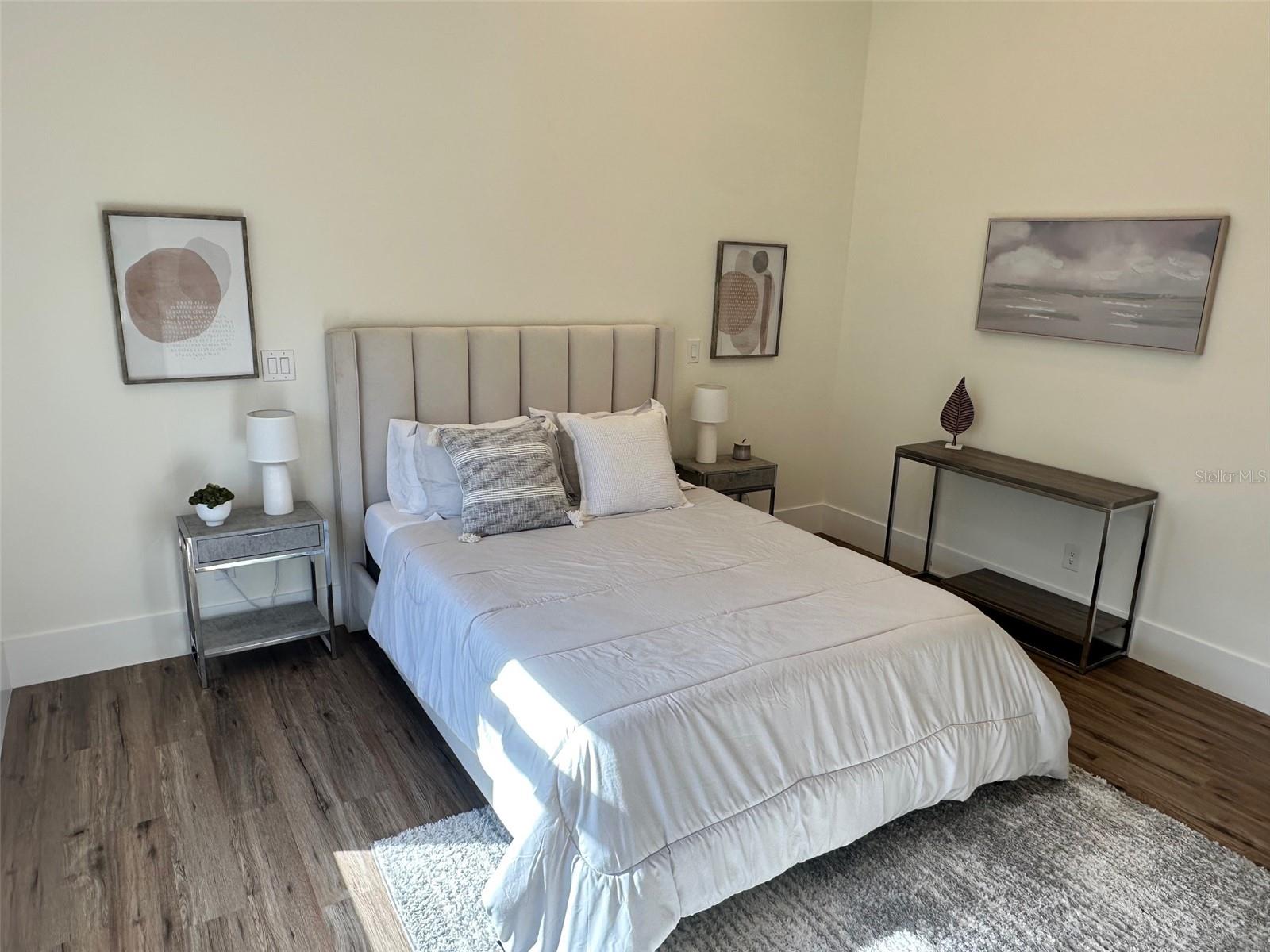 Image 11 of 32 For 15600 Pendio Drive