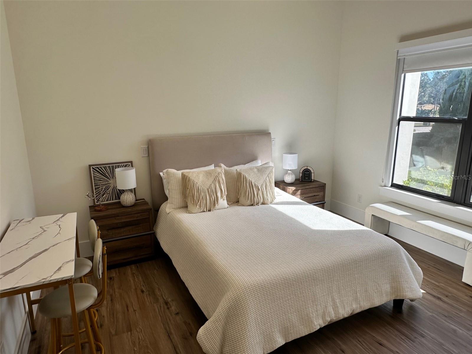 Image 13 of 32 For 15600 Pendio Drive