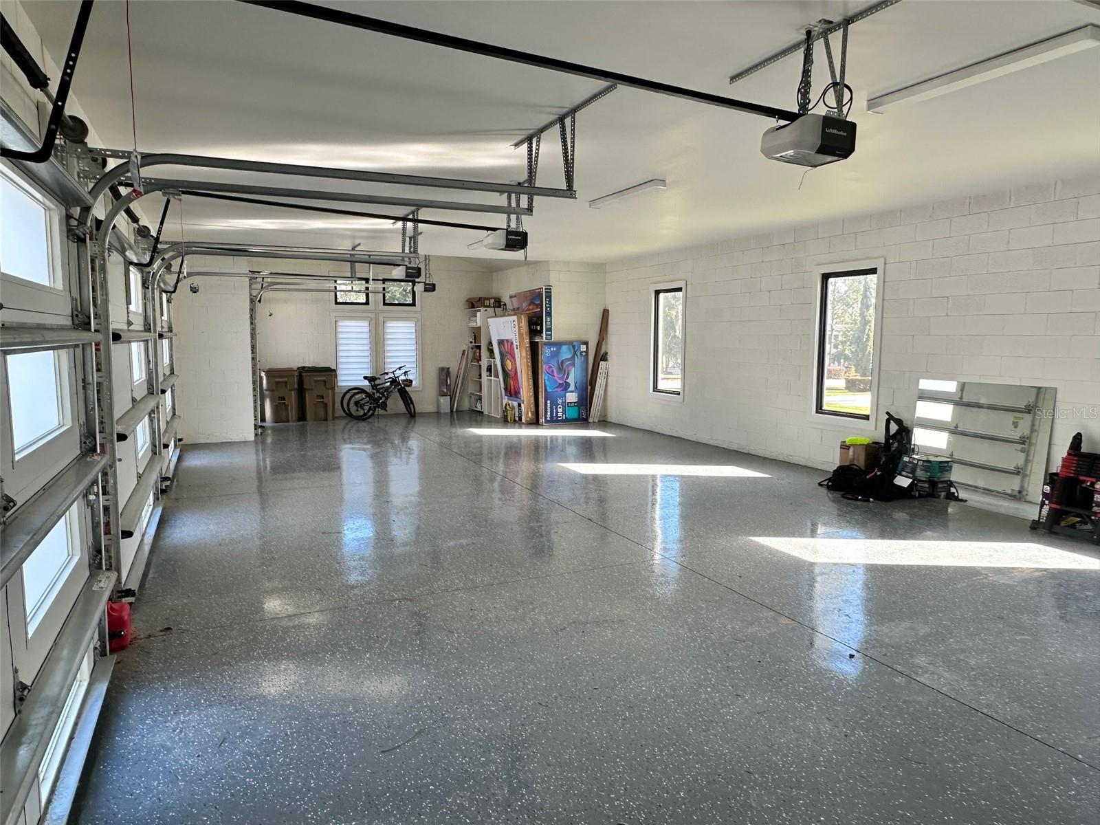 Image 23 of 32 For 15600 Pendio Drive