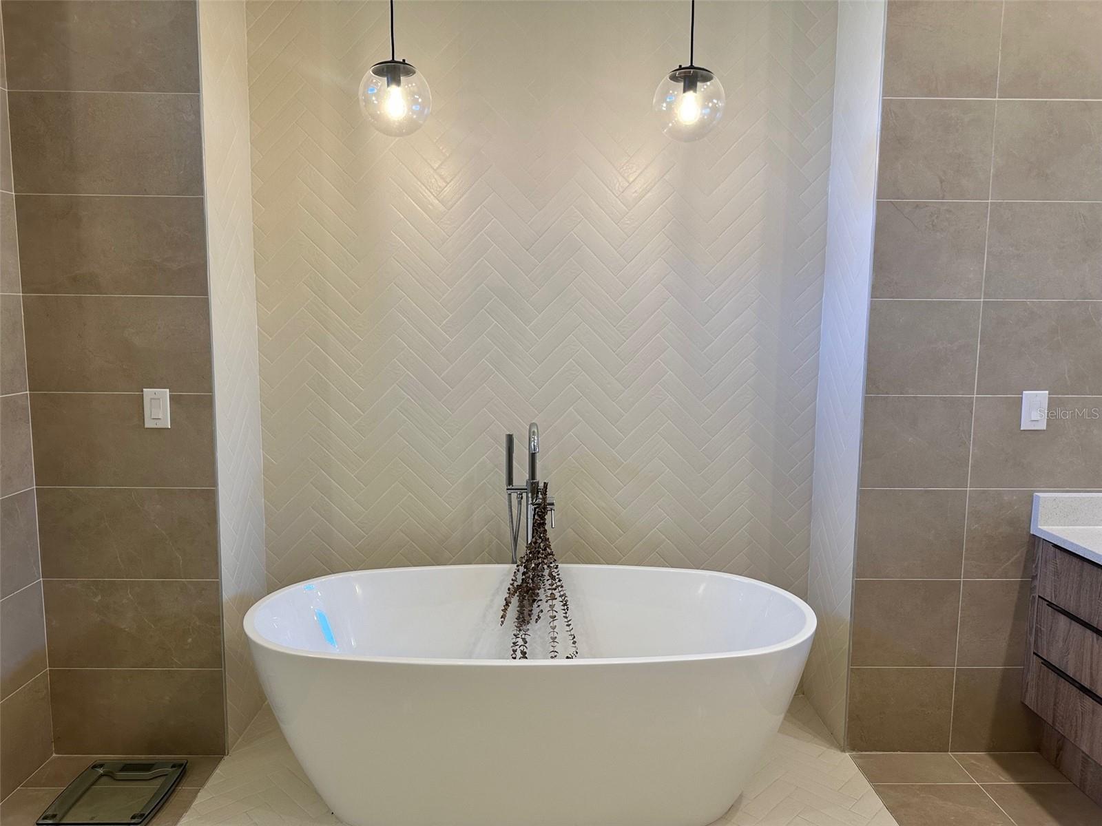 Image 24 of 32 For 15600 Pendio Drive