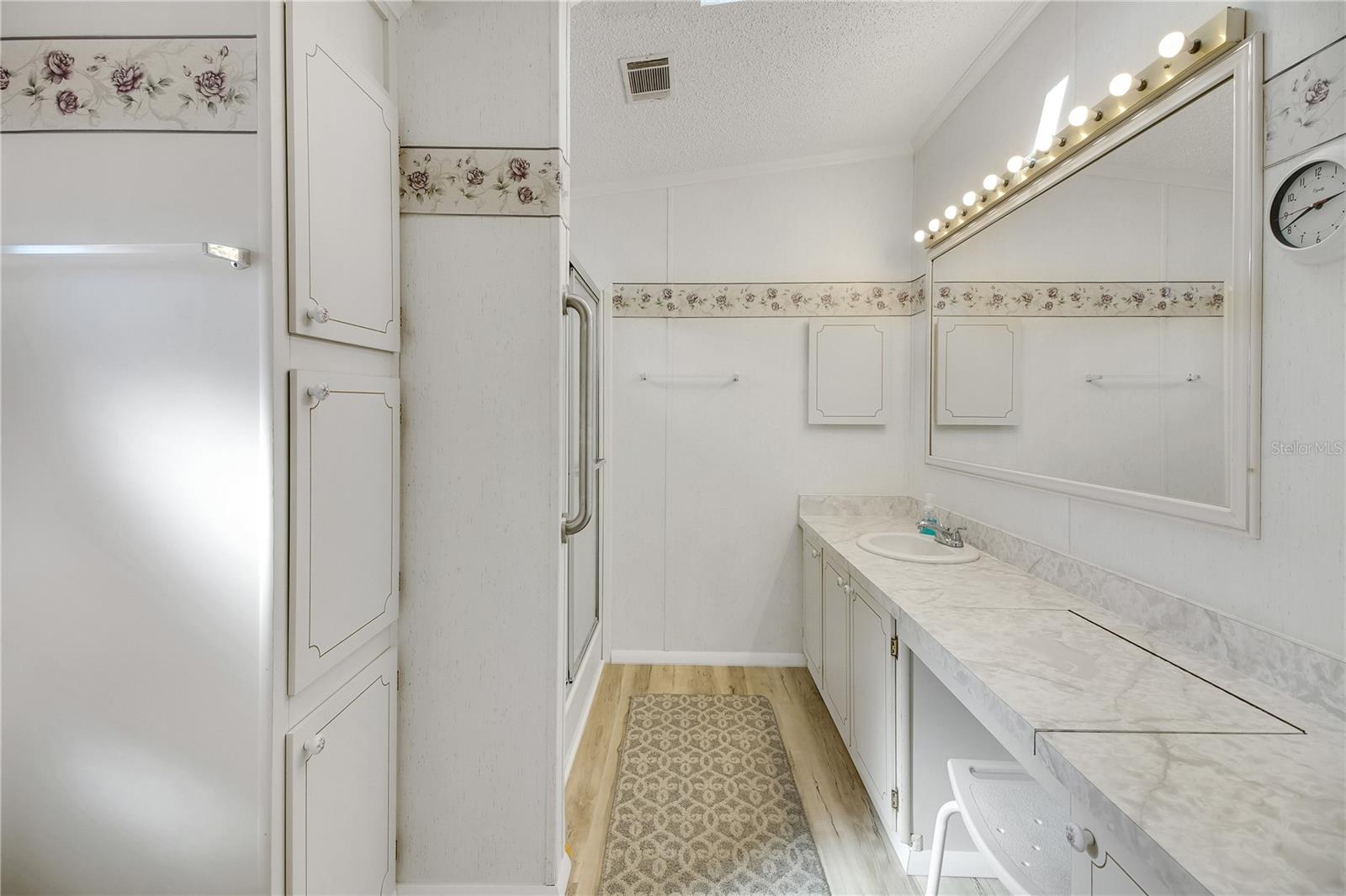 Image 26 of 45 For 5229 Hartford Lane