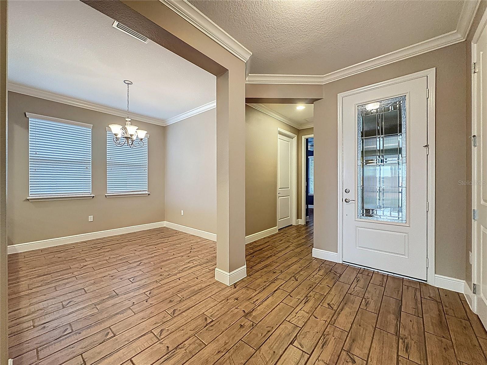 Image 10 of 83 For 244 Silver Maple Road