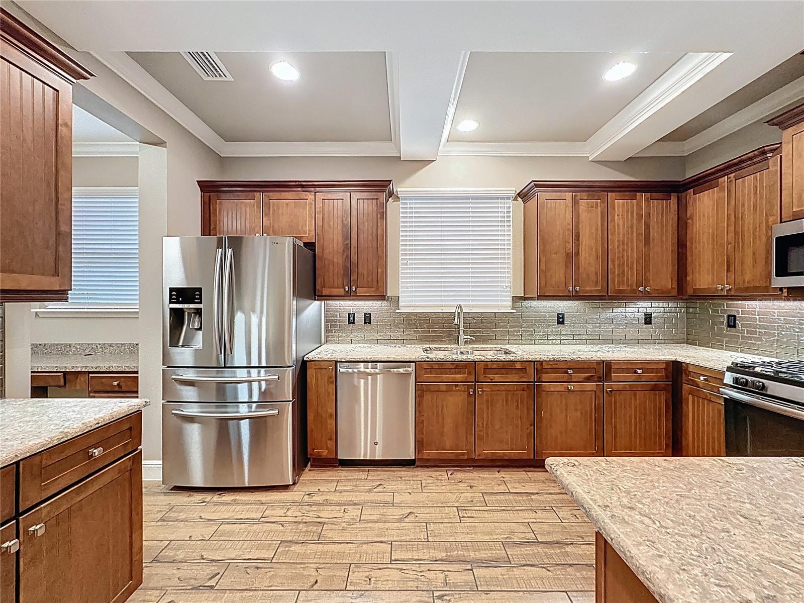 Image 21 of 83 For 244 Silver Maple Road