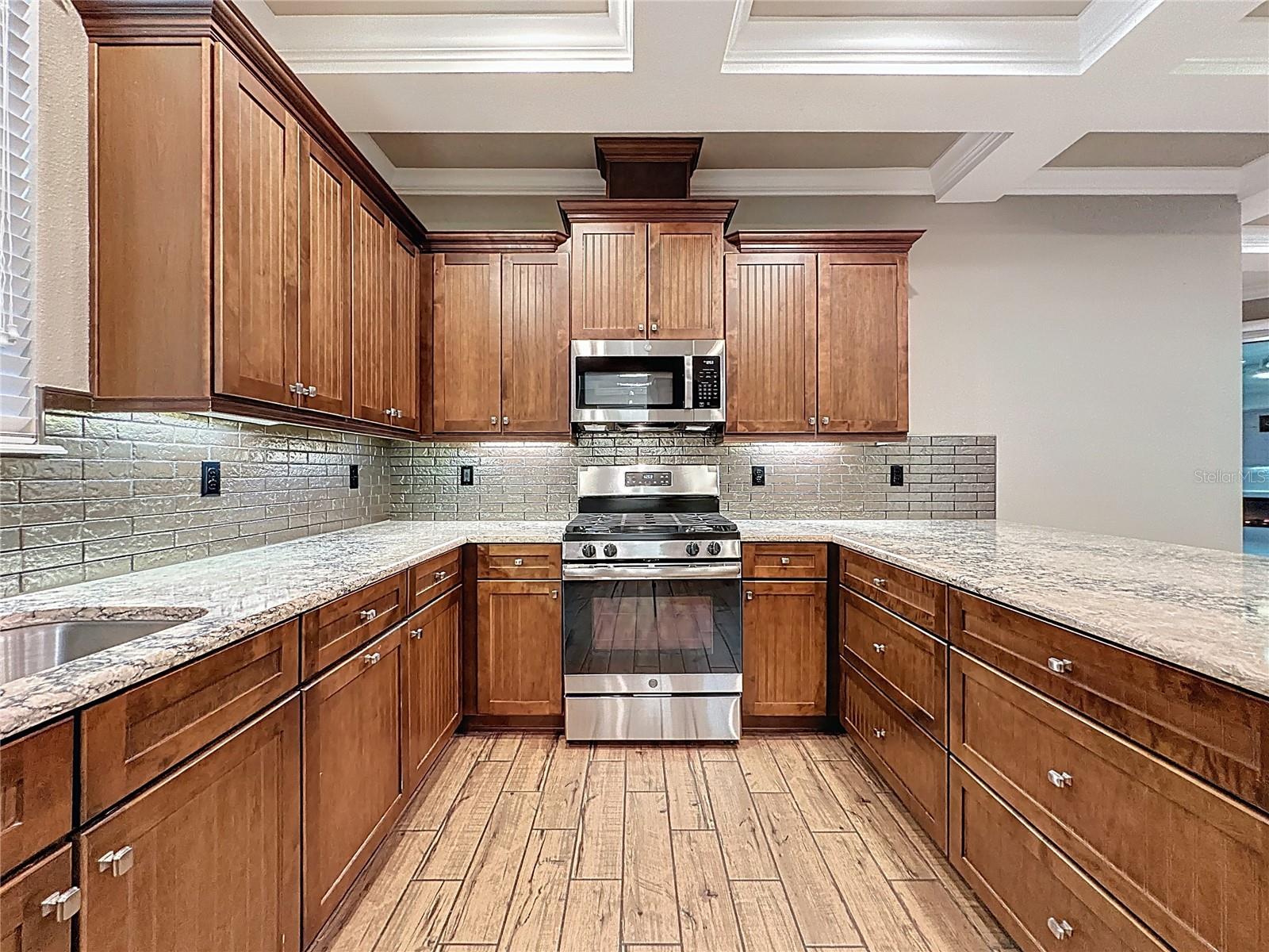 Image 22 of 83 For 244 Silver Maple Road