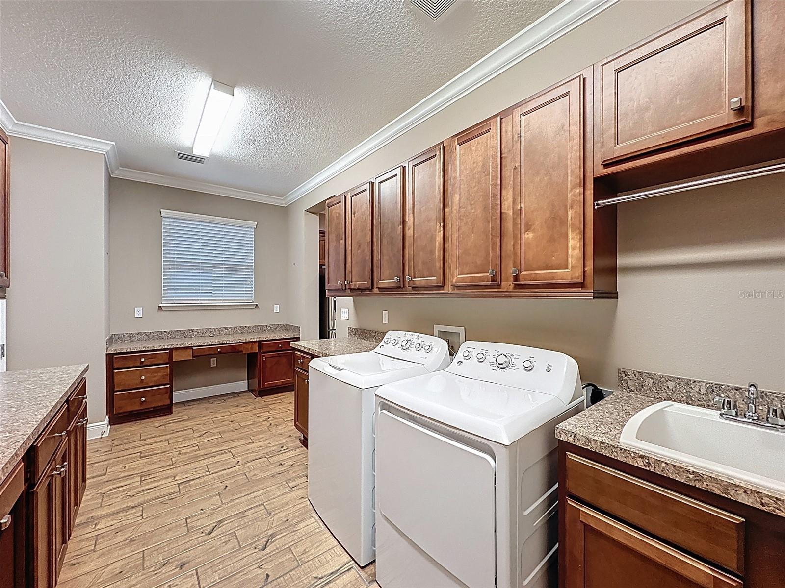 Image 27 of 83 For 244 Silver Maple Road