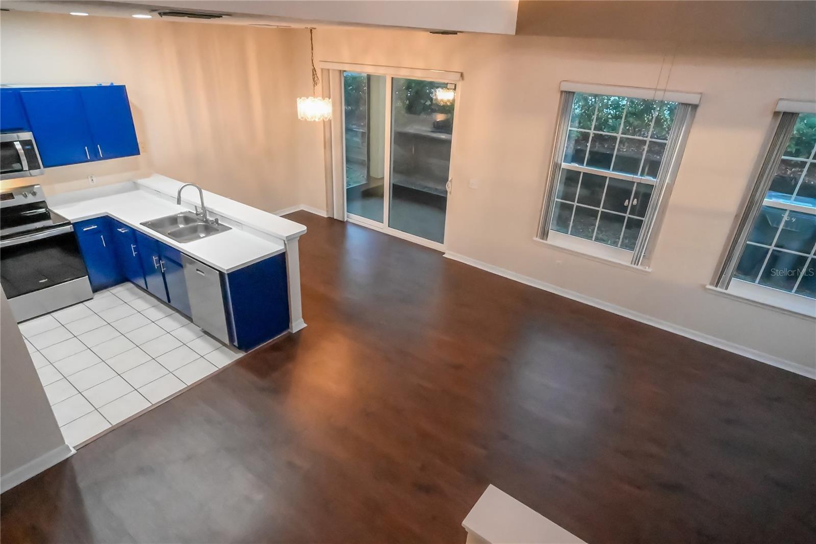 Image 22 of 42 For 704 Monroe Circle