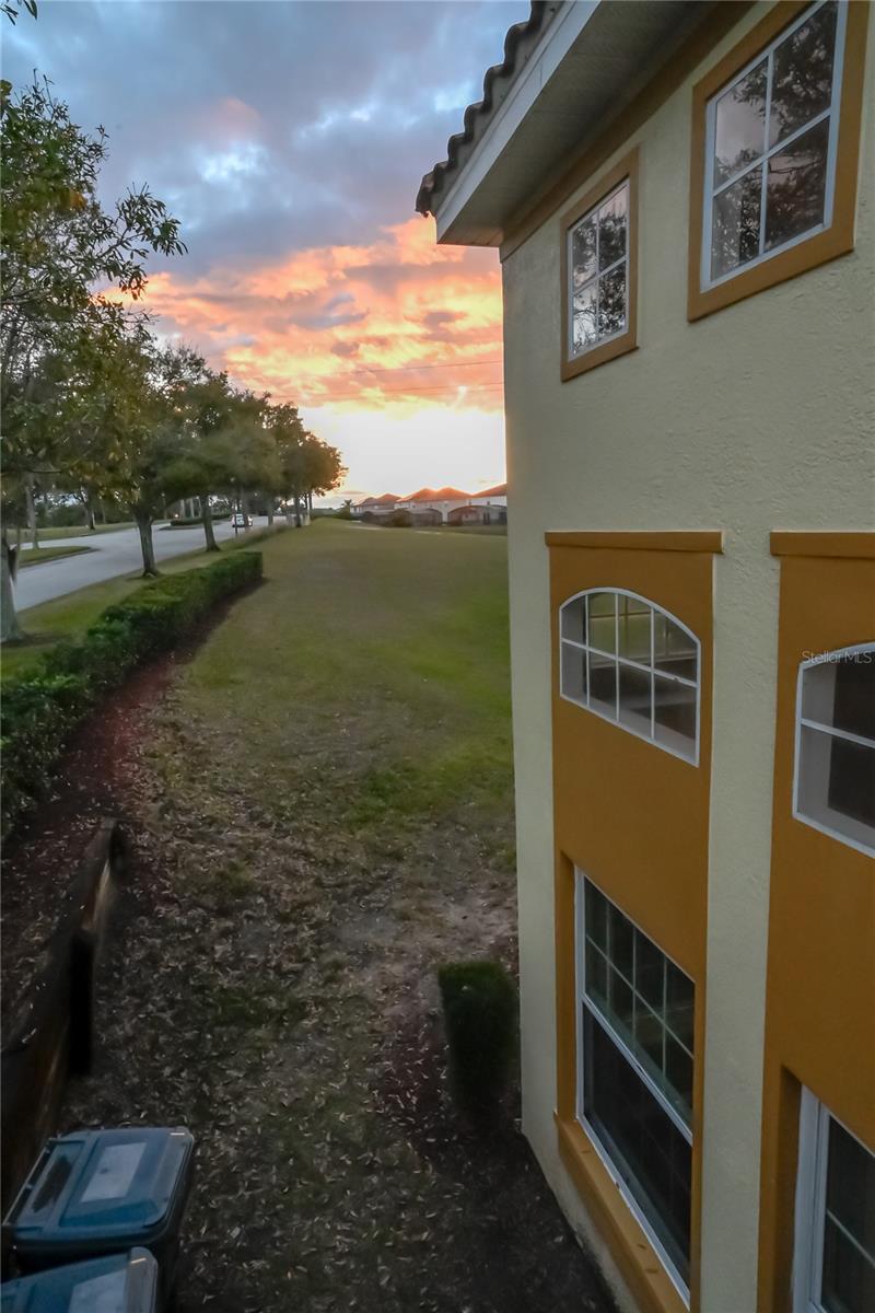 Image 25 of 42 For 704 Monroe Circle