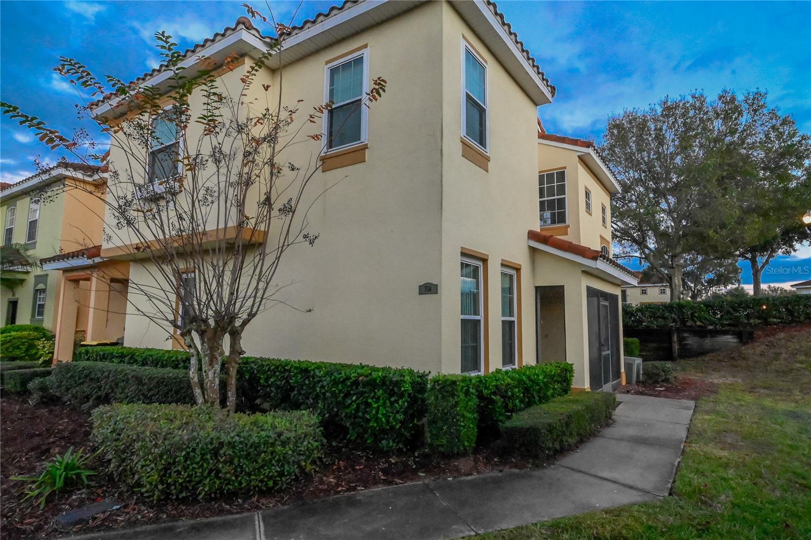 Image 36 of 42 For 704 Monroe Circle