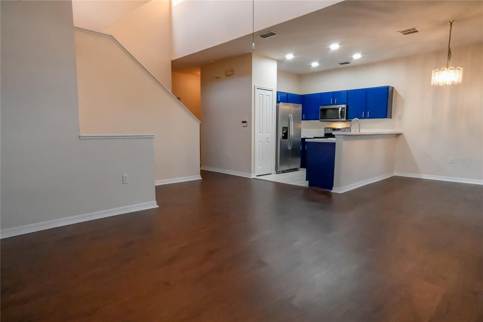 Image 6 of 42 For 704 Monroe Circle