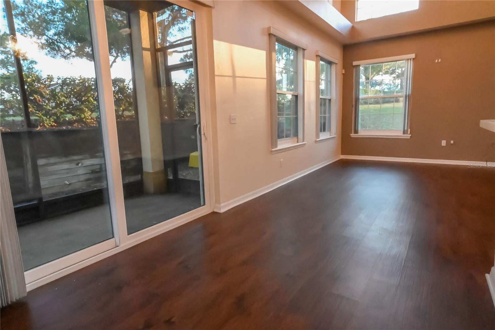 Image 8 of 42 For 704 Monroe Circle