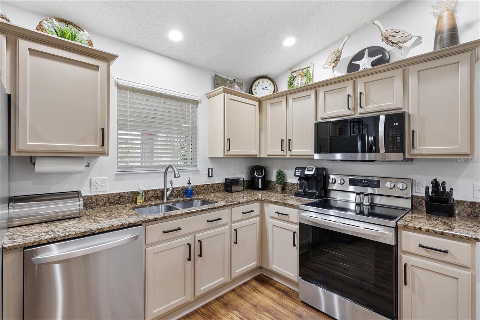 Image 7 of 23 For 964 Kingmont Terrace