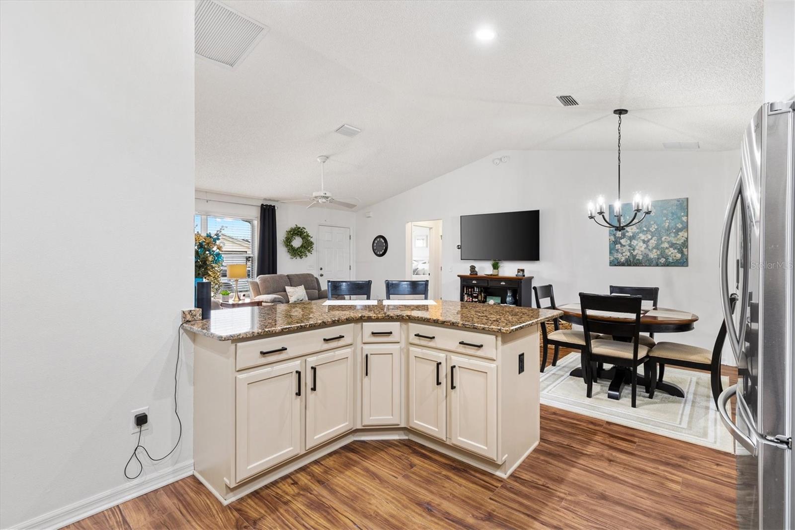 Image 8 of 23 For 964 Kingmont Terrace