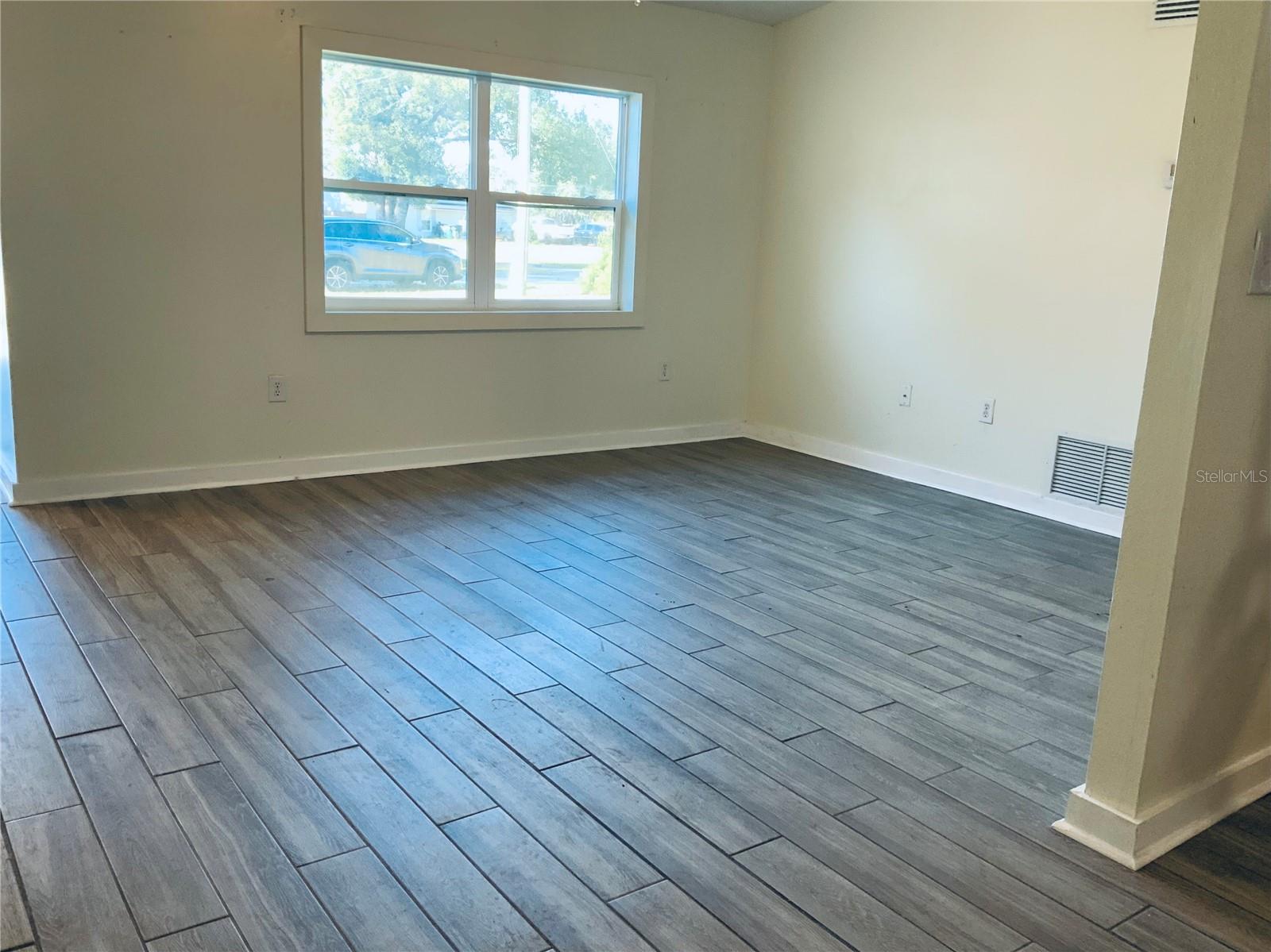 Image 7 of 21 For 7 Sun Country Court