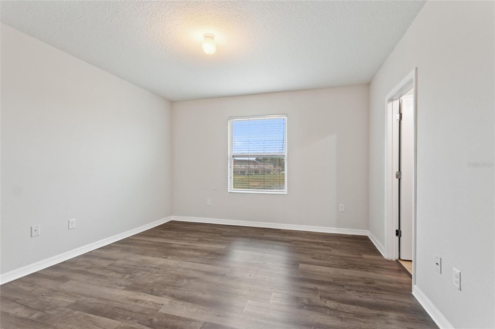 Image 17 of 37 For 197 Arbor Lakes Drive