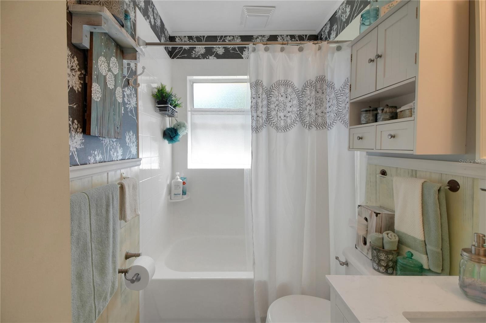 Image 13 of 37 For 6122 Glencoe Street