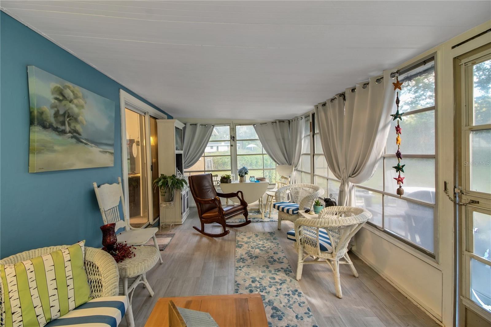 Image 22 of 37 For 6122 Glencoe Street