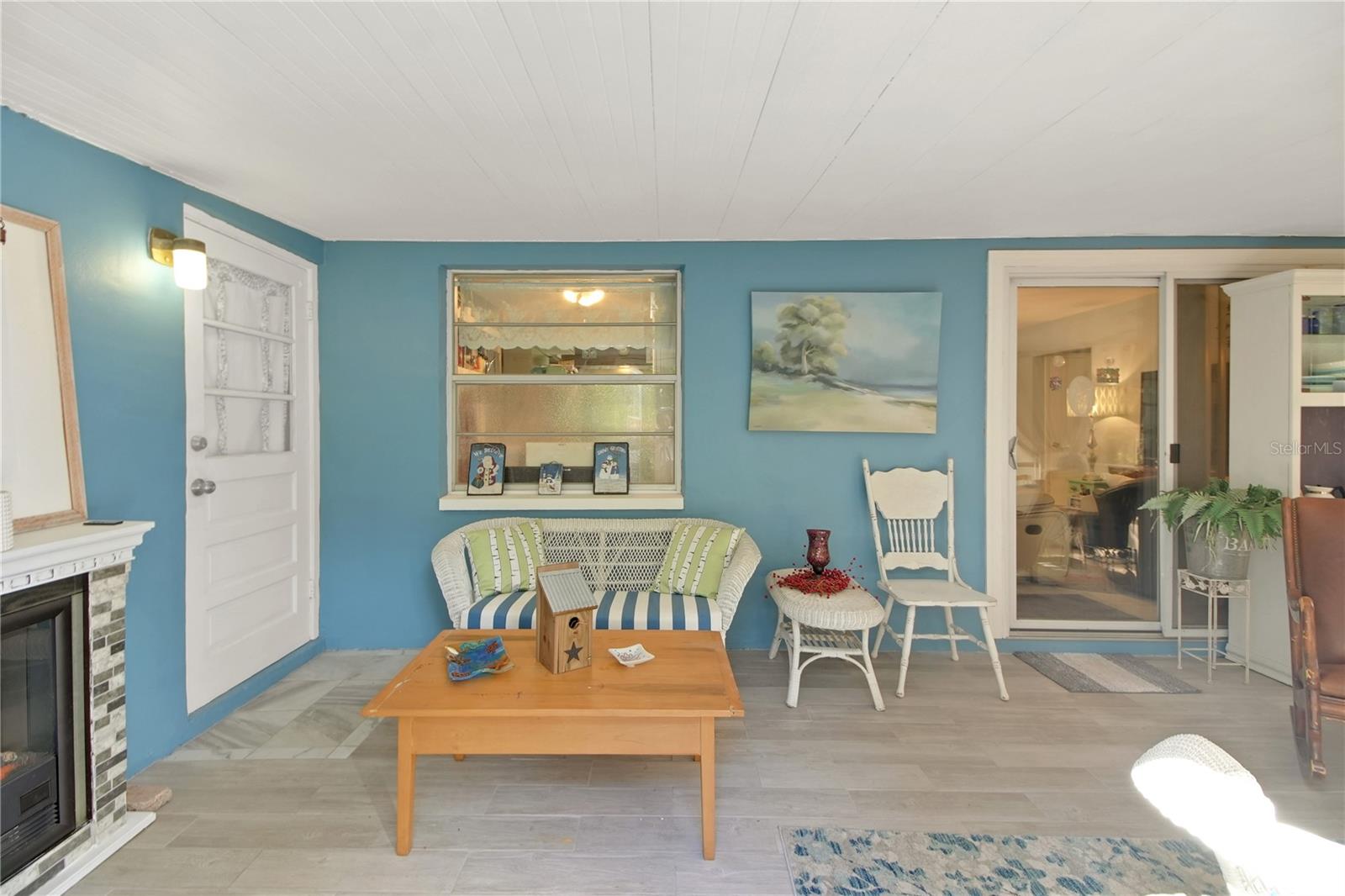 Image 23 of 37 For 6122 Glencoe Street