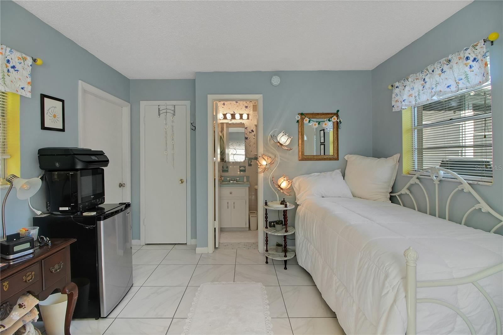 Image 26 of 37 For 6122 Glencoe Street