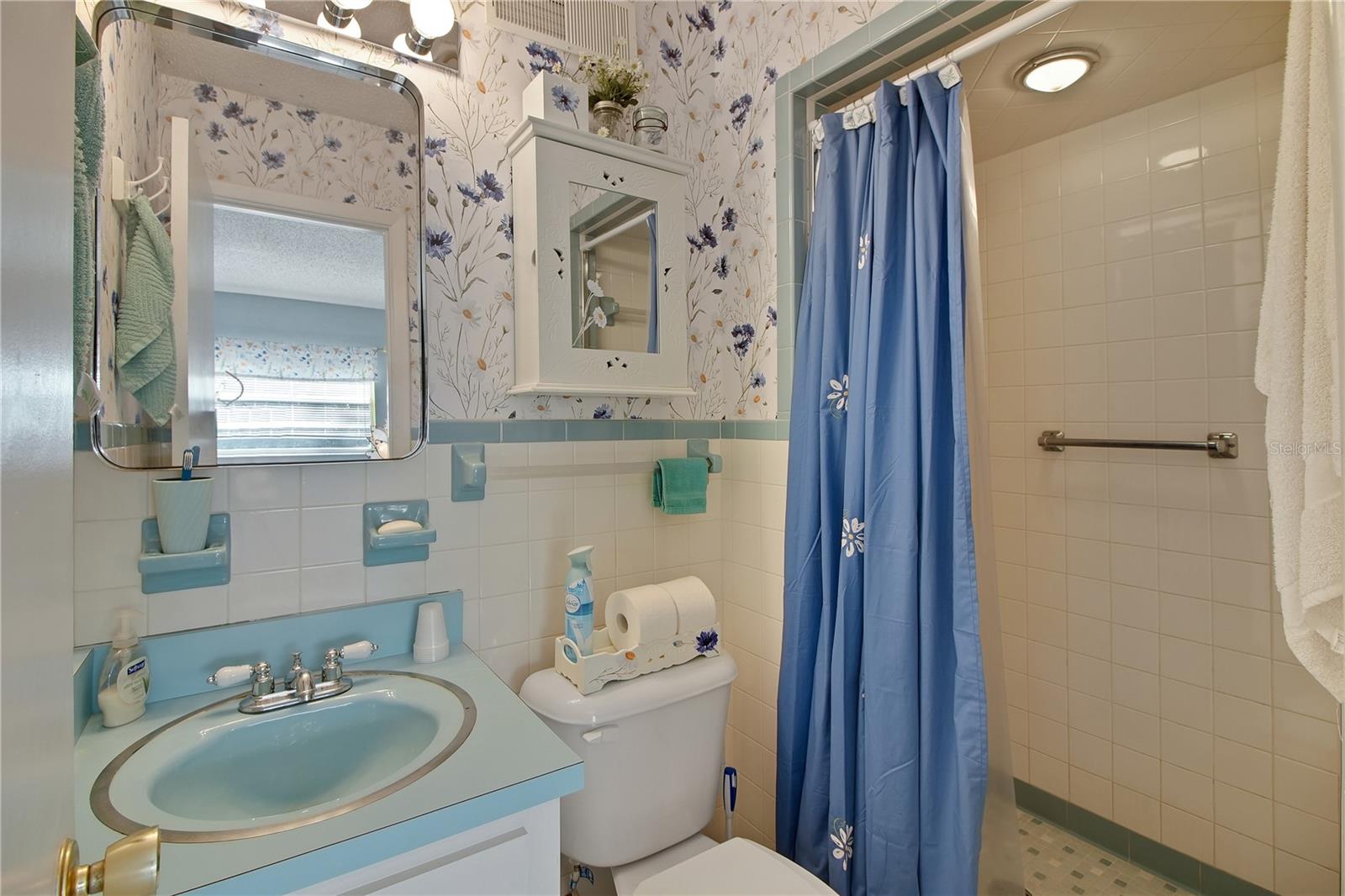 Image 28 of 37 For 6122 Glencoe Street