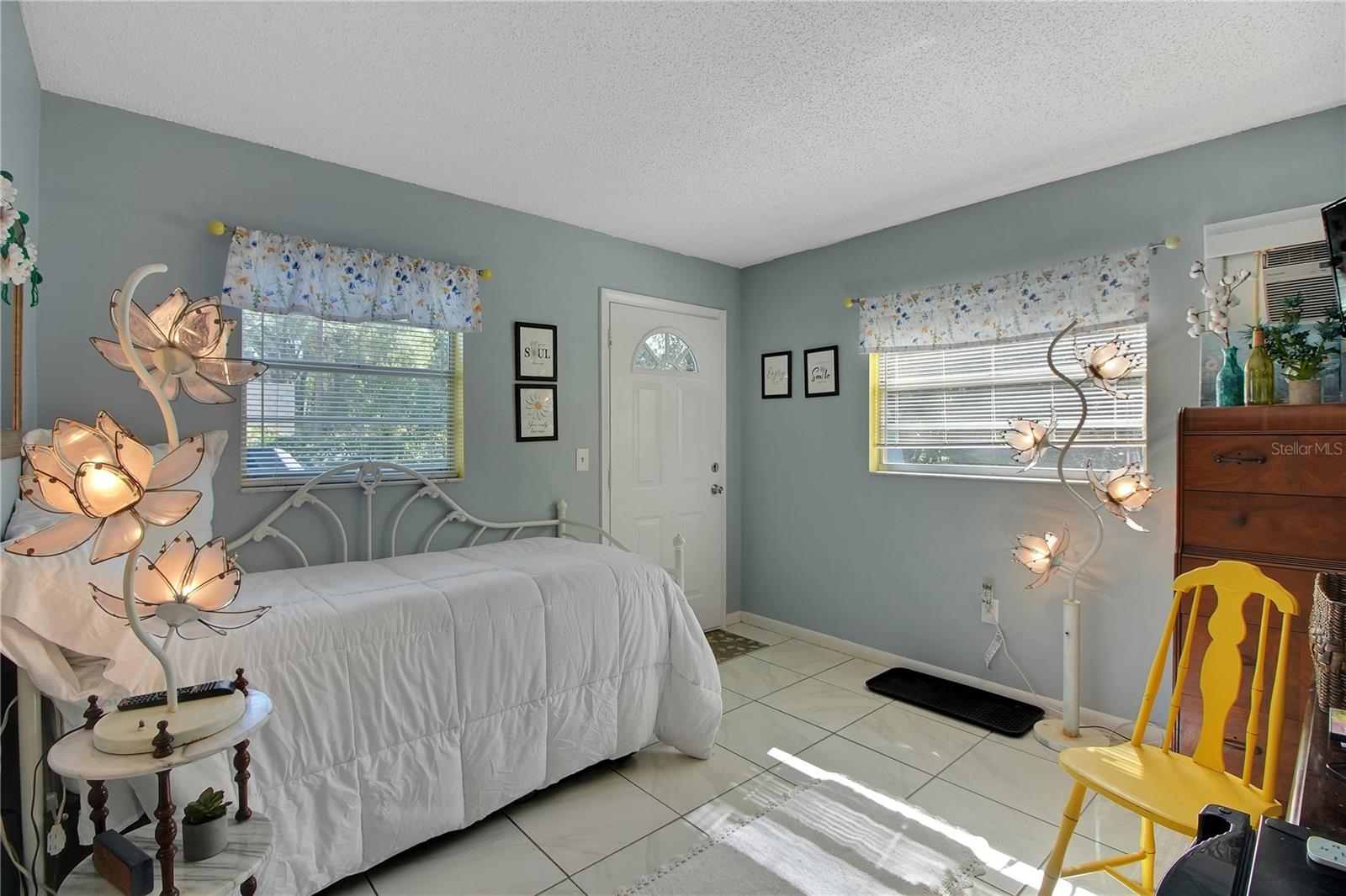 Image 29 of 37 For 6122 Glencoe Street