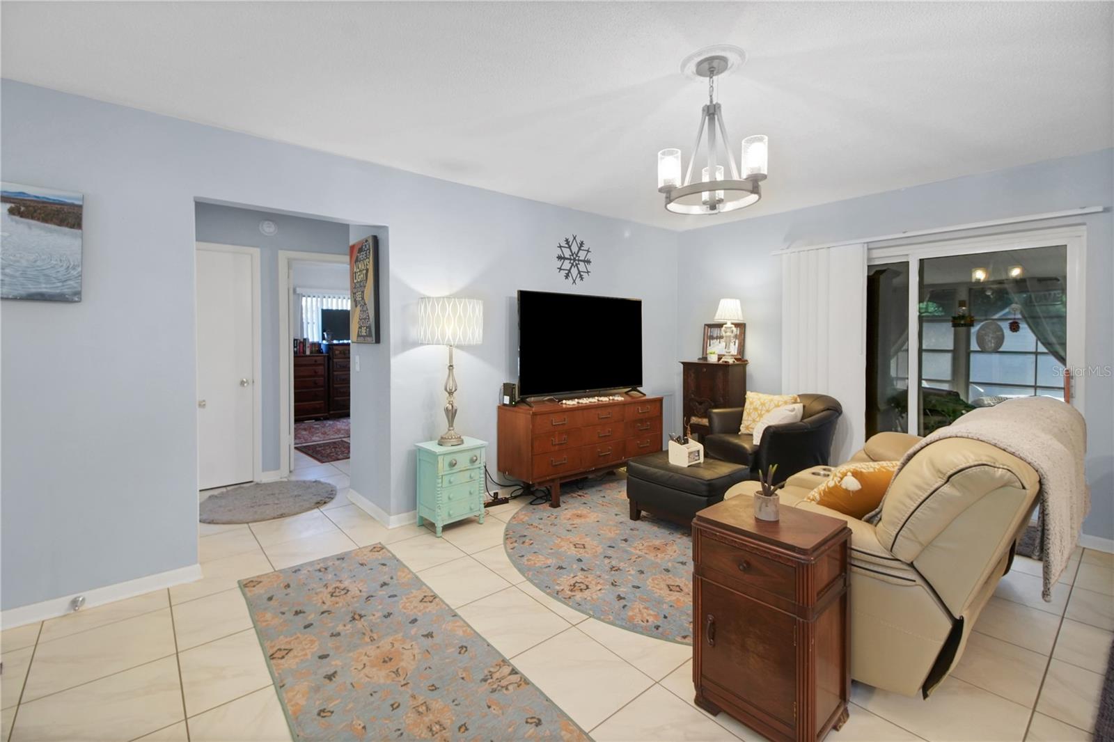 Image 5 of 37 For 6122 Glencoe Street