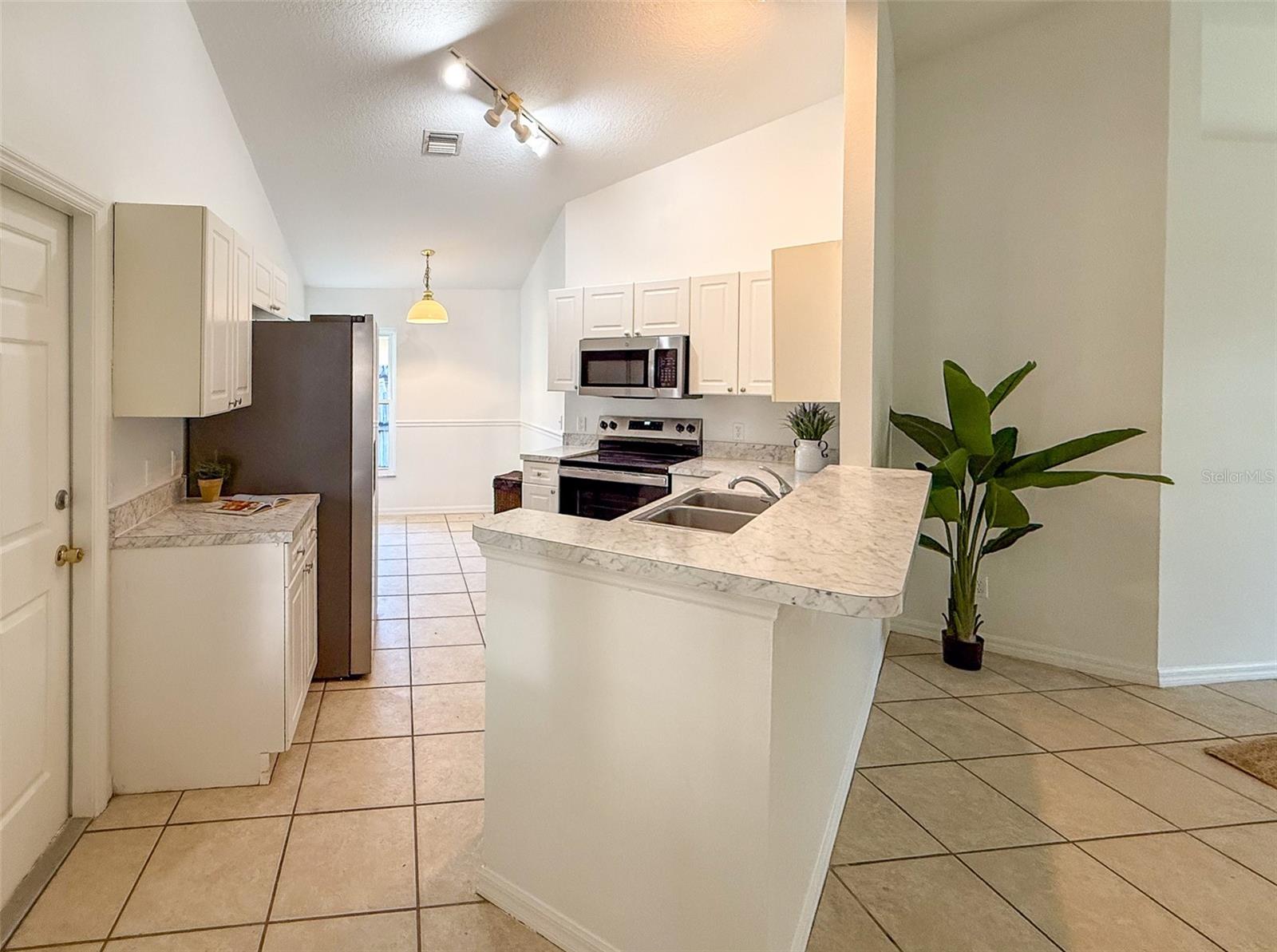 Image 6 of 27 For 1012 Mayfair Street