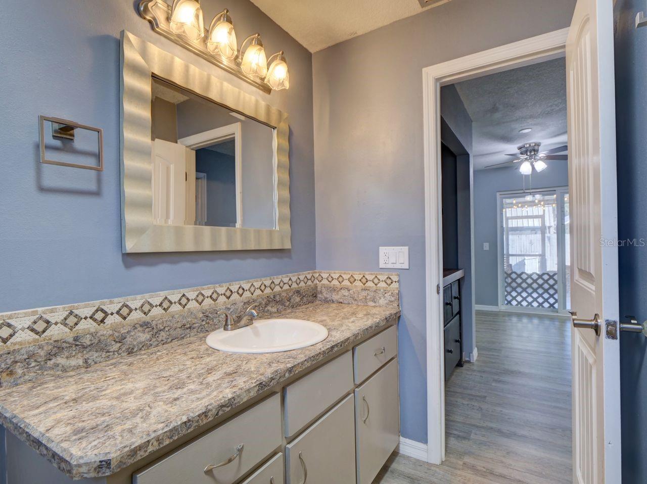 Image 28 of 35 For 1218 Cr 450  