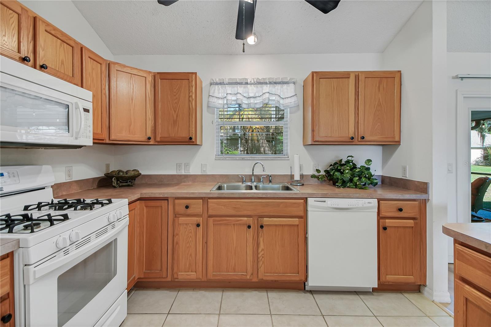 Image 12 of 46 For 1203 Laurel Oak Lane