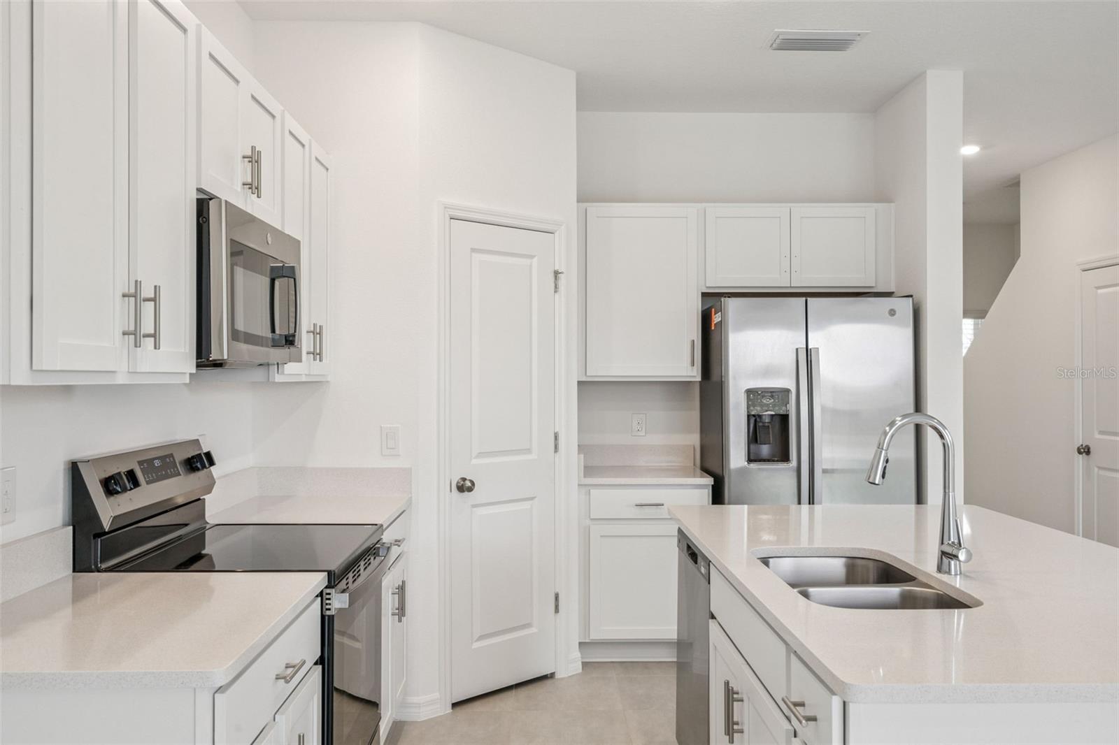 Image 3 of 19 For 7621 Waterscape Drive