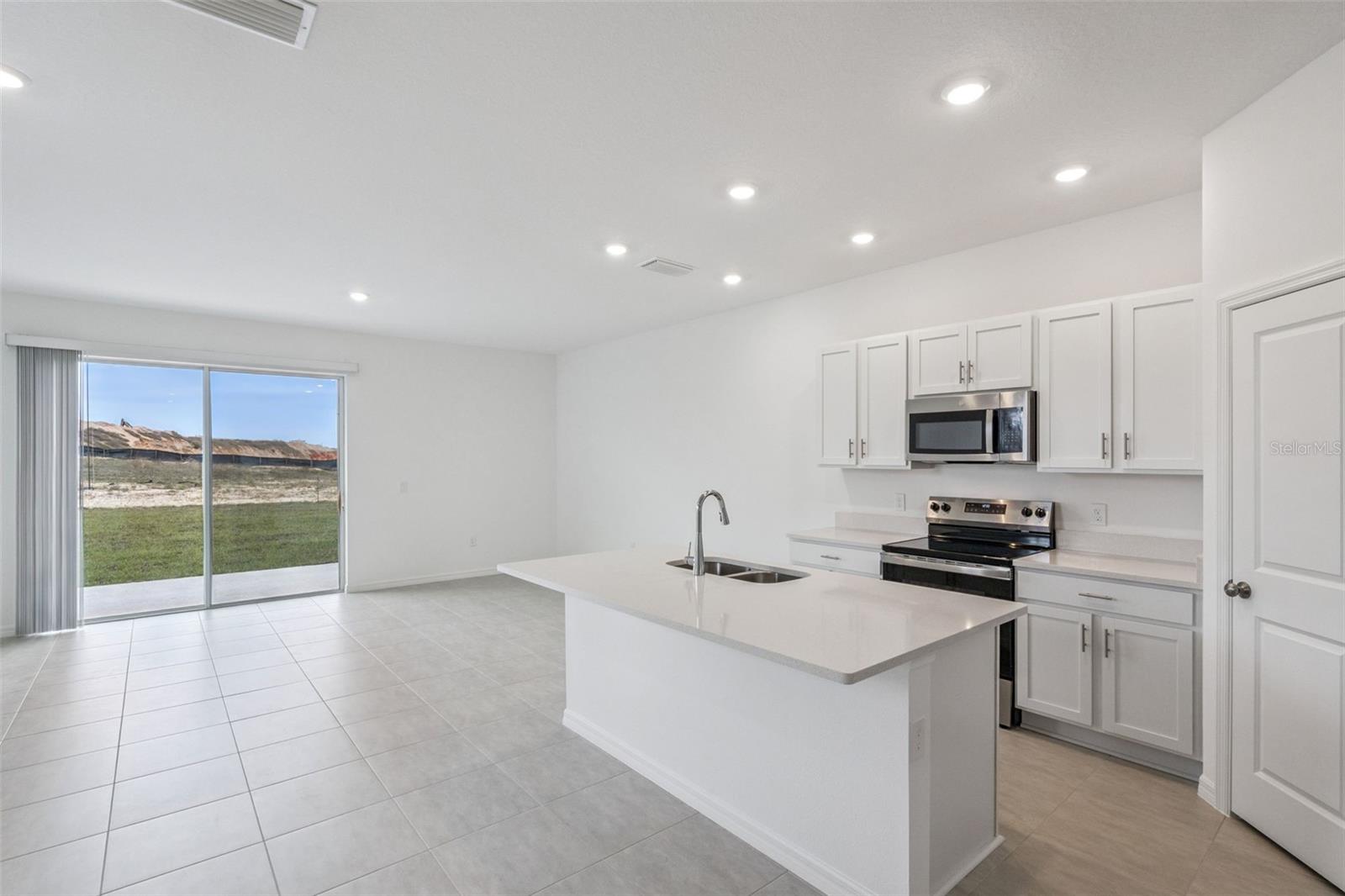 Image 4 of 19 For 7621 Waterscape Drive