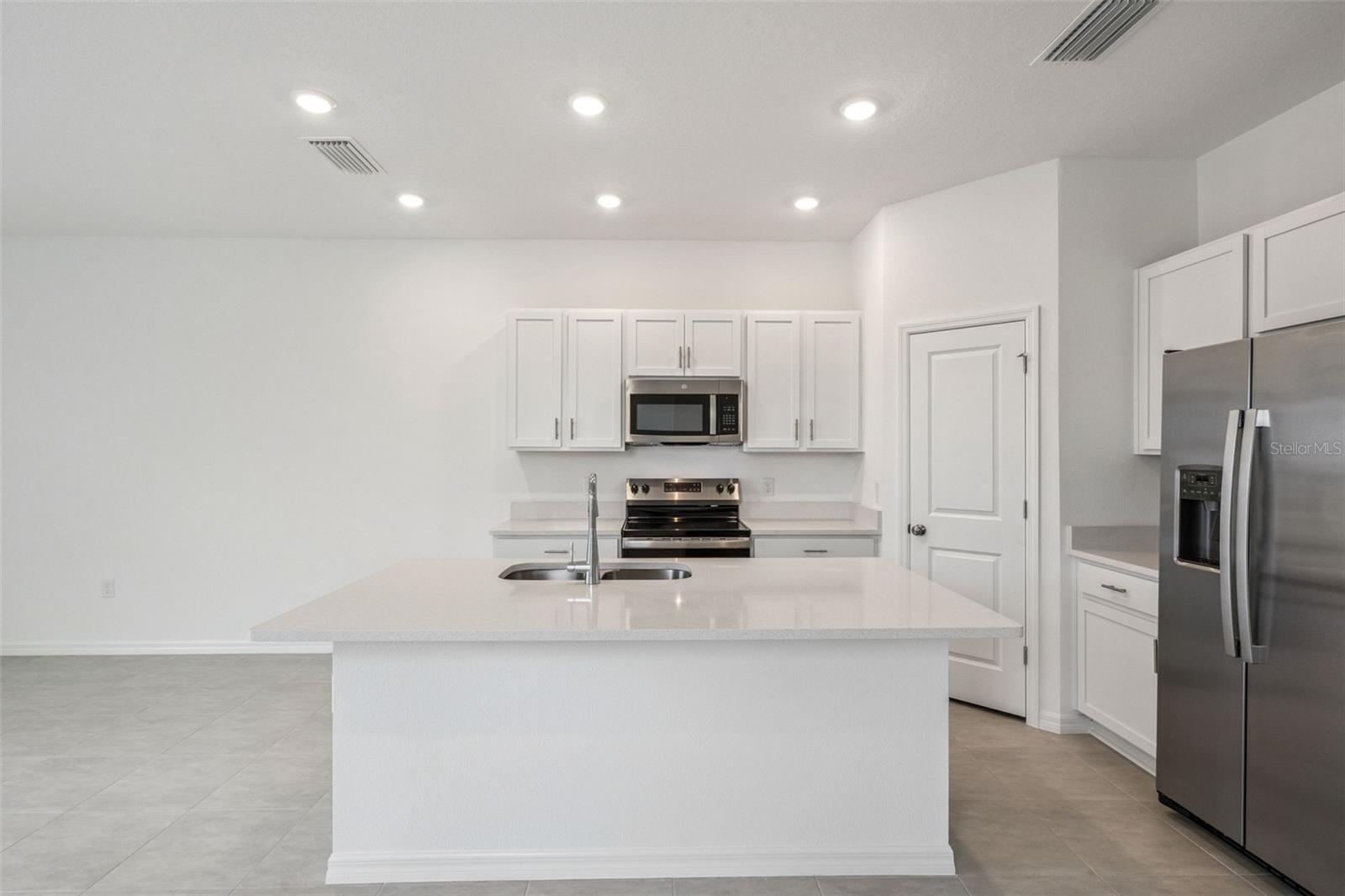 Image 6 of 19 For 7621 Waterscape Drive