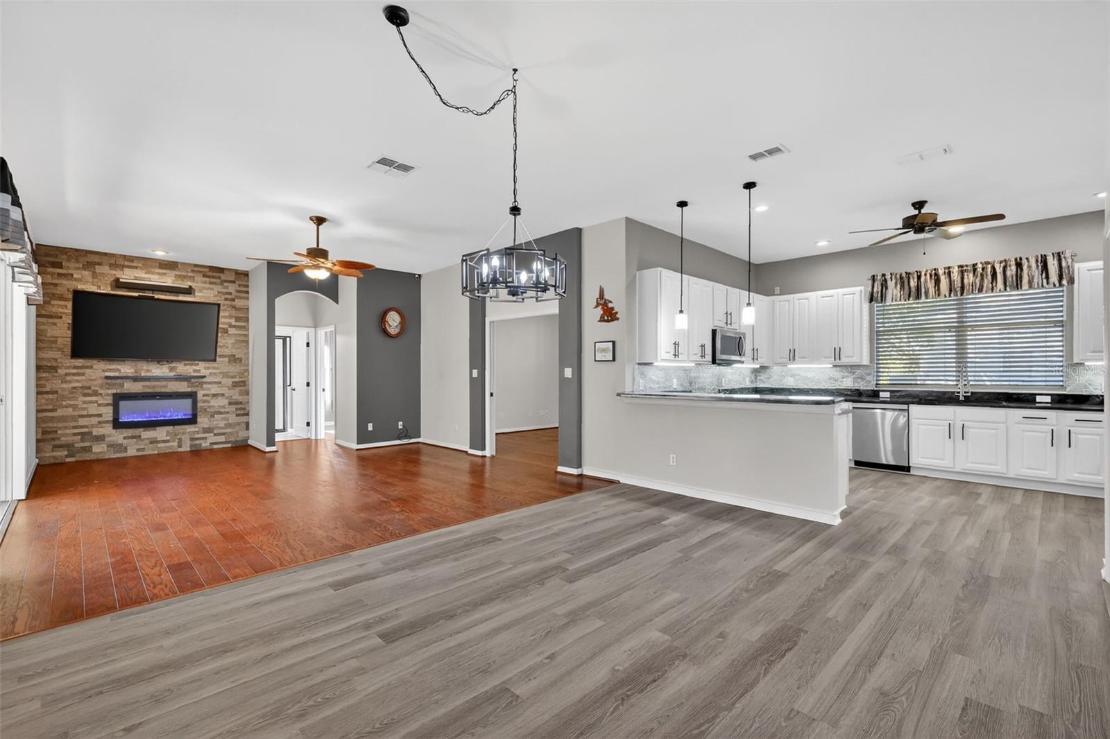 Image 21 of 98 For 25501 Maurepas Lane