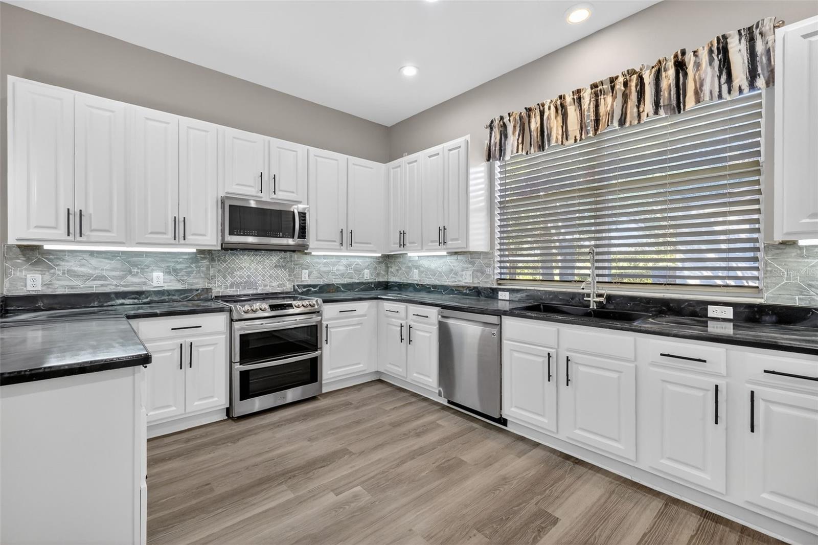 Image 22 of 98 For 25501 Maurepas Lane