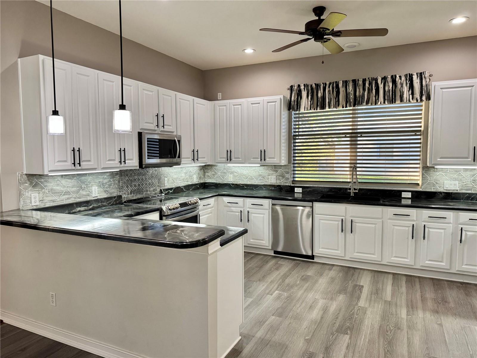 Image 23 of 98 For 25501 Maurepas Lane