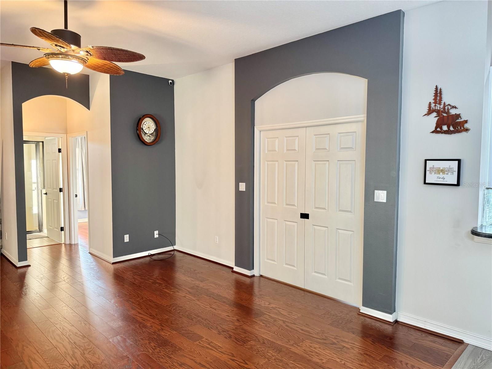 Image 26 of 98 For 25501 Maurepas Lane