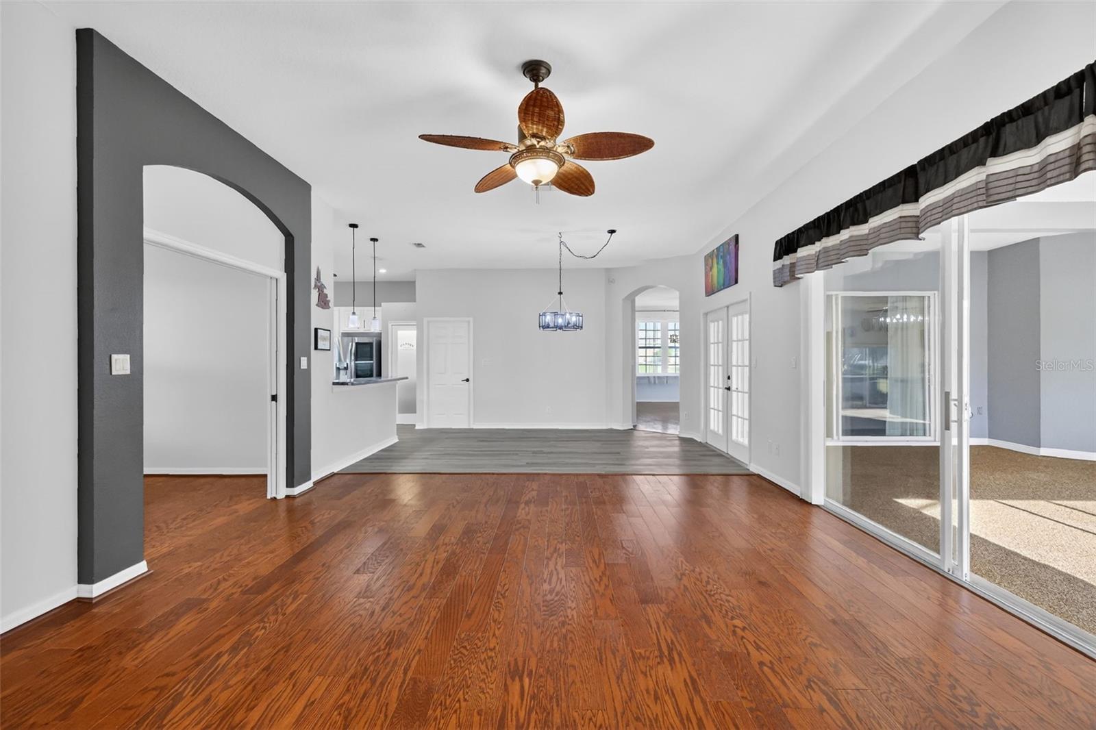 Image 29 of 98 For 25501 Maurepas Lane