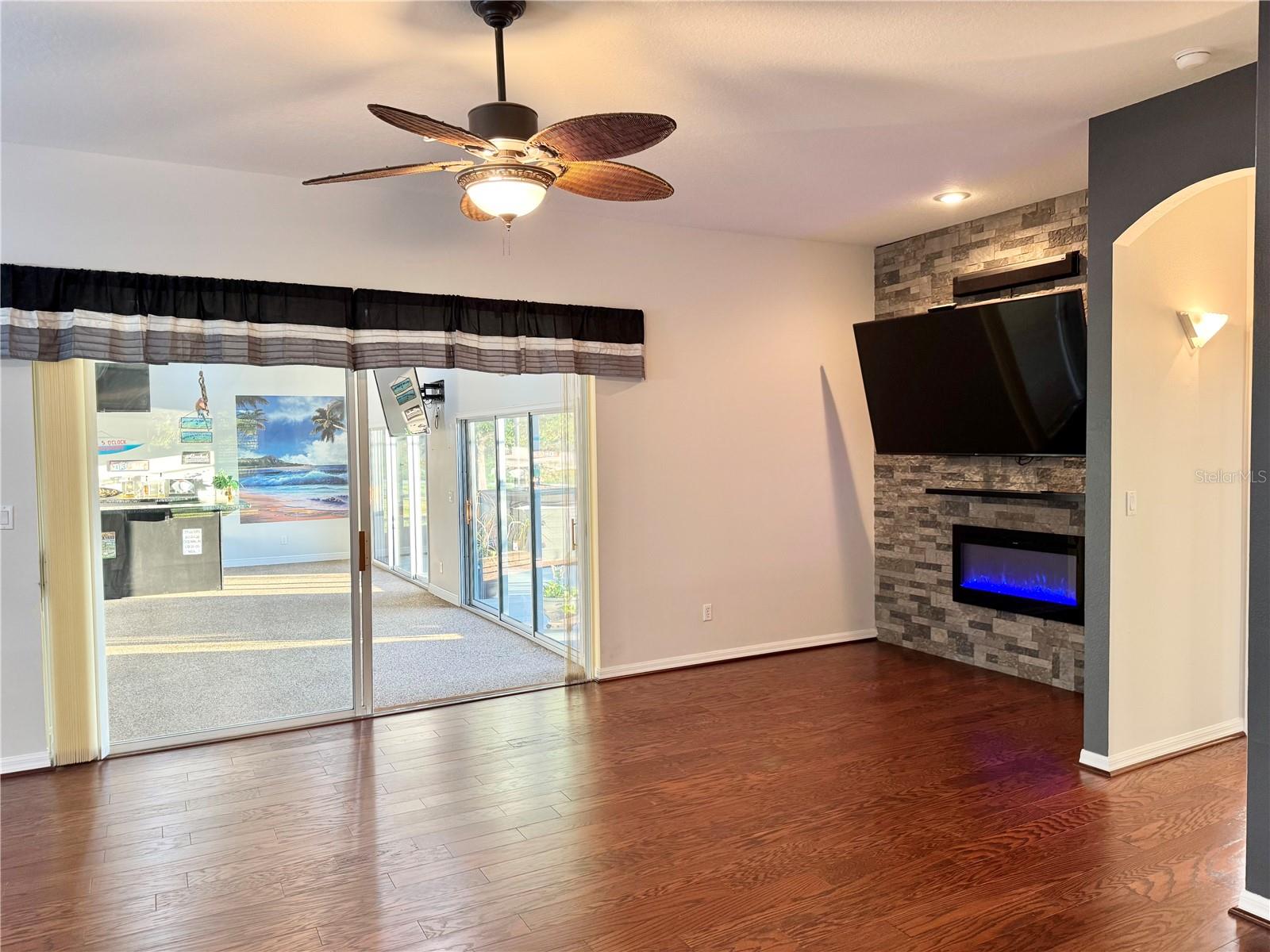 Image 34 of 98 For 25501 Maurepas Lane