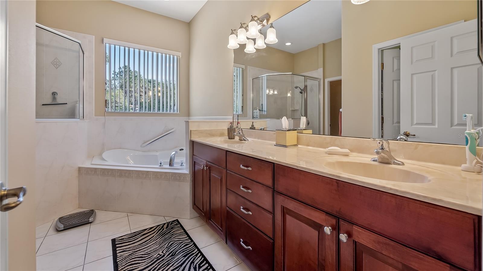 Image 26 of 62 For 10336 Lake Louisa Road